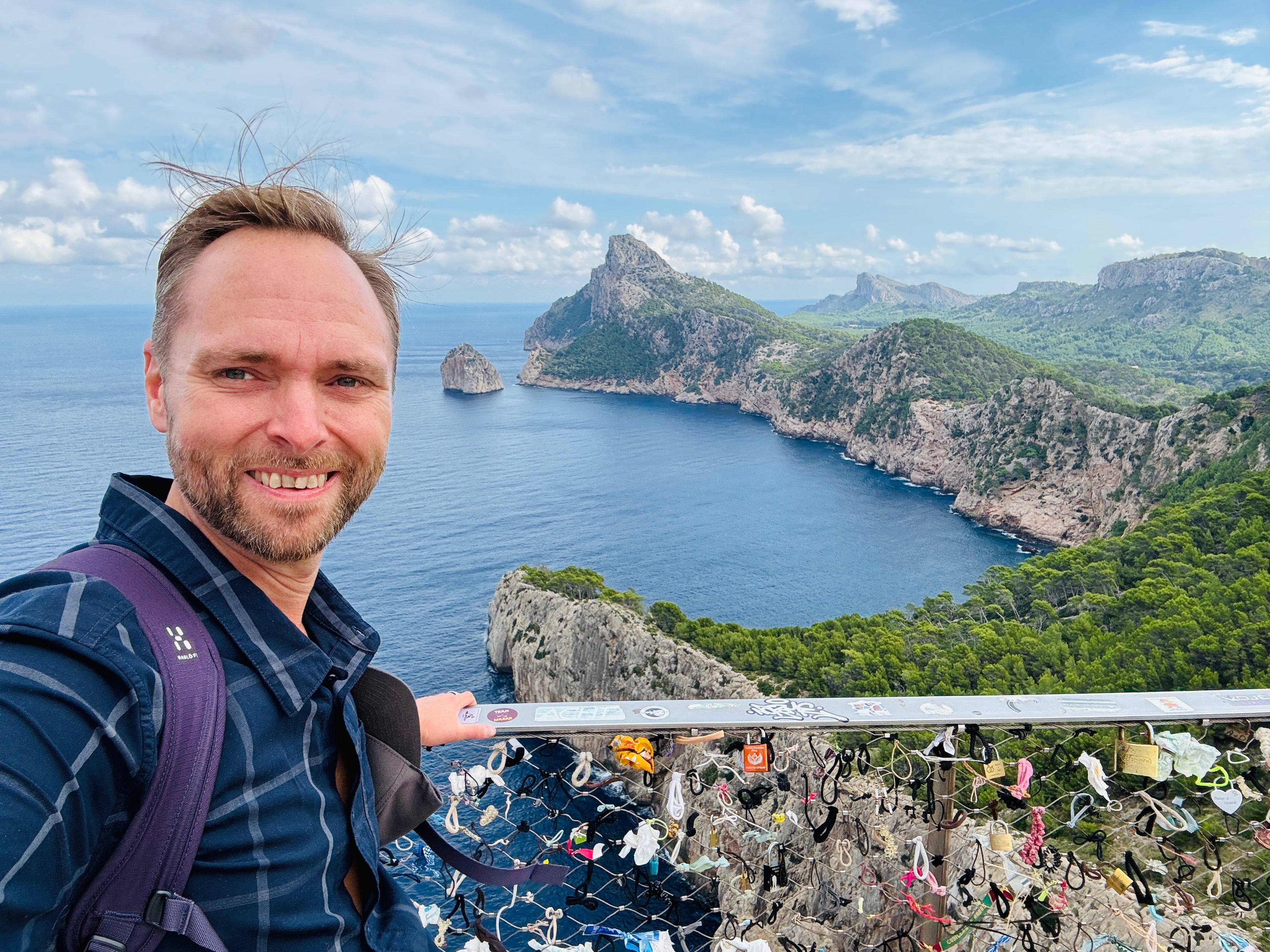 Eric Unevik, certifierad hälsocoach, i naturlig miljö – fokus på lugn, helhetshälsa och individanpassad guidning.