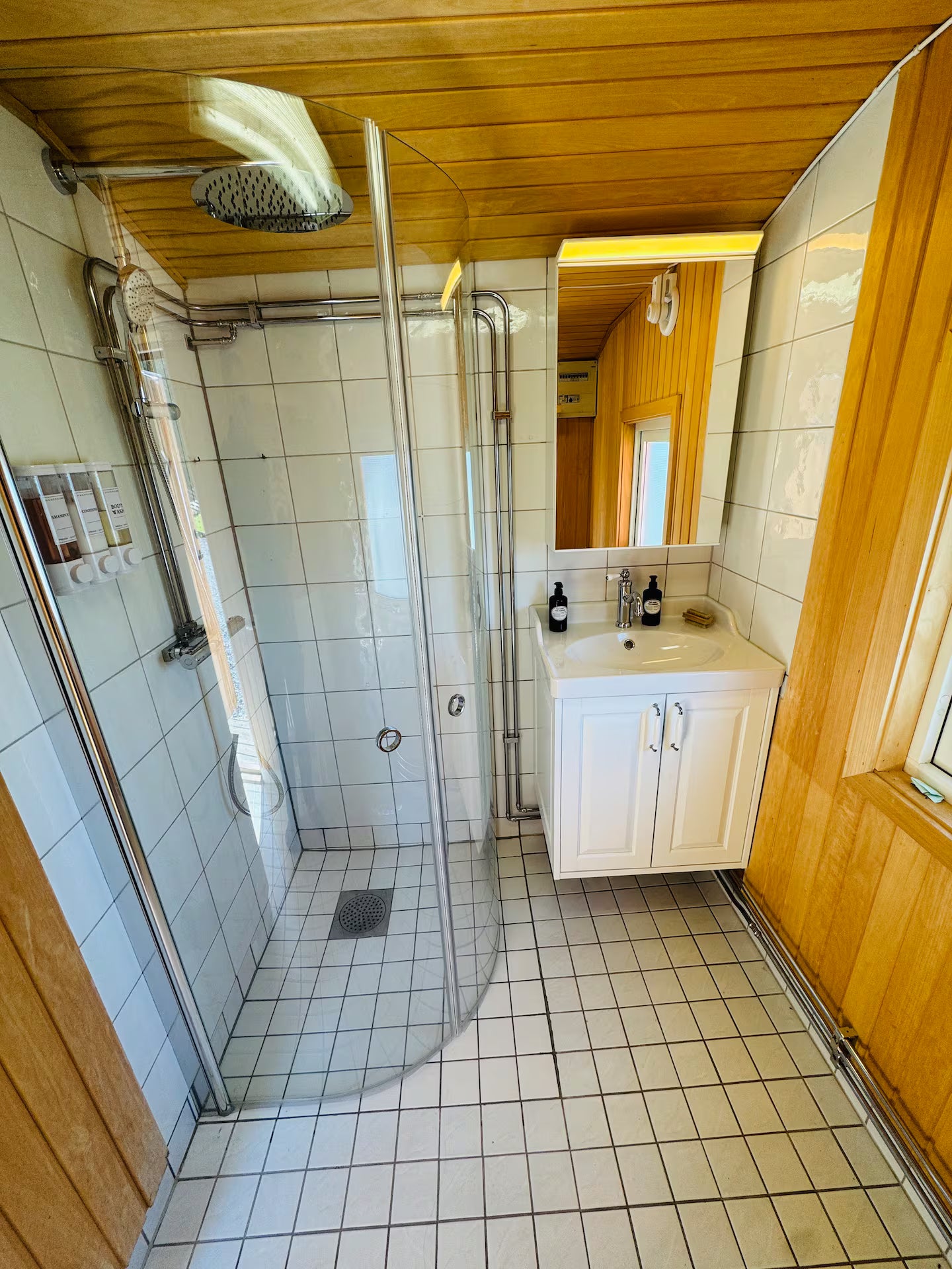 Bastubad i Norrtälje – 120 min djup värme & återhämtning