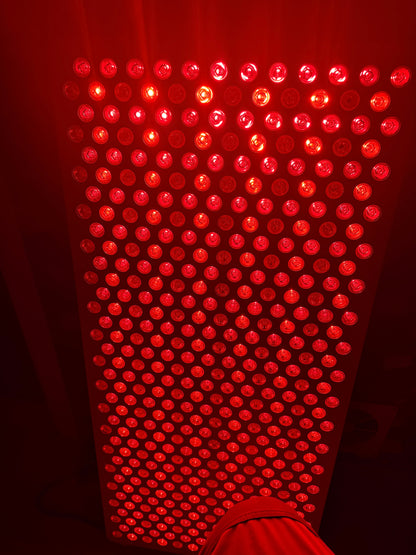 Naturnära hälsostuga i Norrtälje med rödljus för stressreglering och cellenergi
